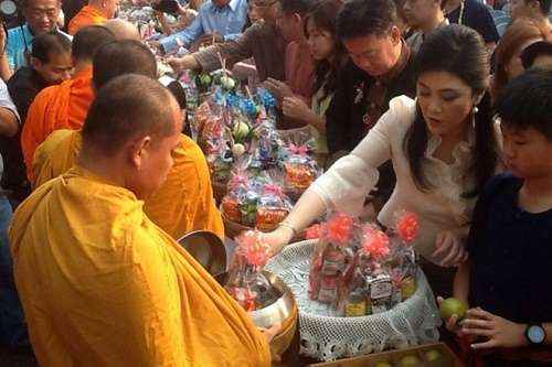 Lên chùa cầu nguyện không thể bỏ qua nếu tham gia tour đi thailand