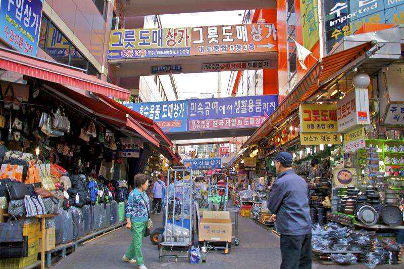 Khu chợ bán các mặt hàng truyền thống lớn nhất của Hàn Quốc