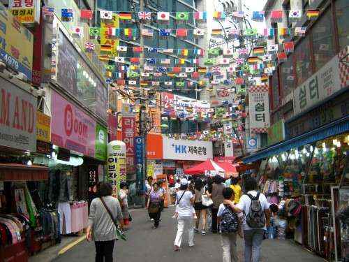 Đường phố Seoul, Hàn Quốc sạch sẽ và không gian thoáng mát.