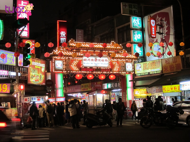 Chợ đêm FengJia nổi tiếng bậc nhất Đài Loan và được đánh giá cao bởi những món ăn vặt rất đậm chất Đài Loan