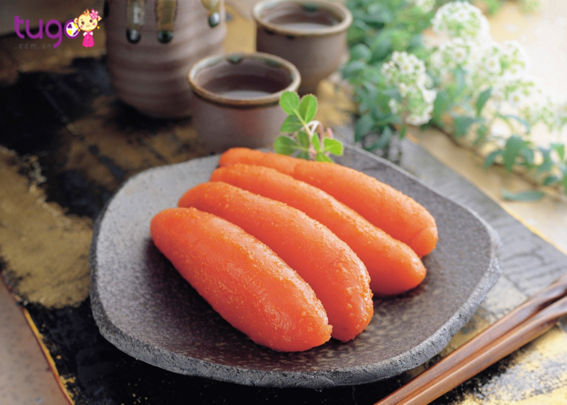Karashi Mentaiko là món ăn làm từ trứng của cá tuyết được tẩm ướp trong gia vị có hạt tiêu