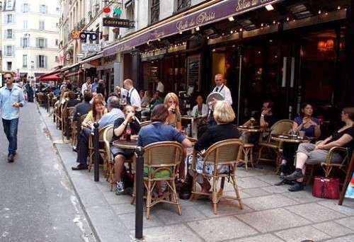 Terrace-cafe-in-Paris-France.