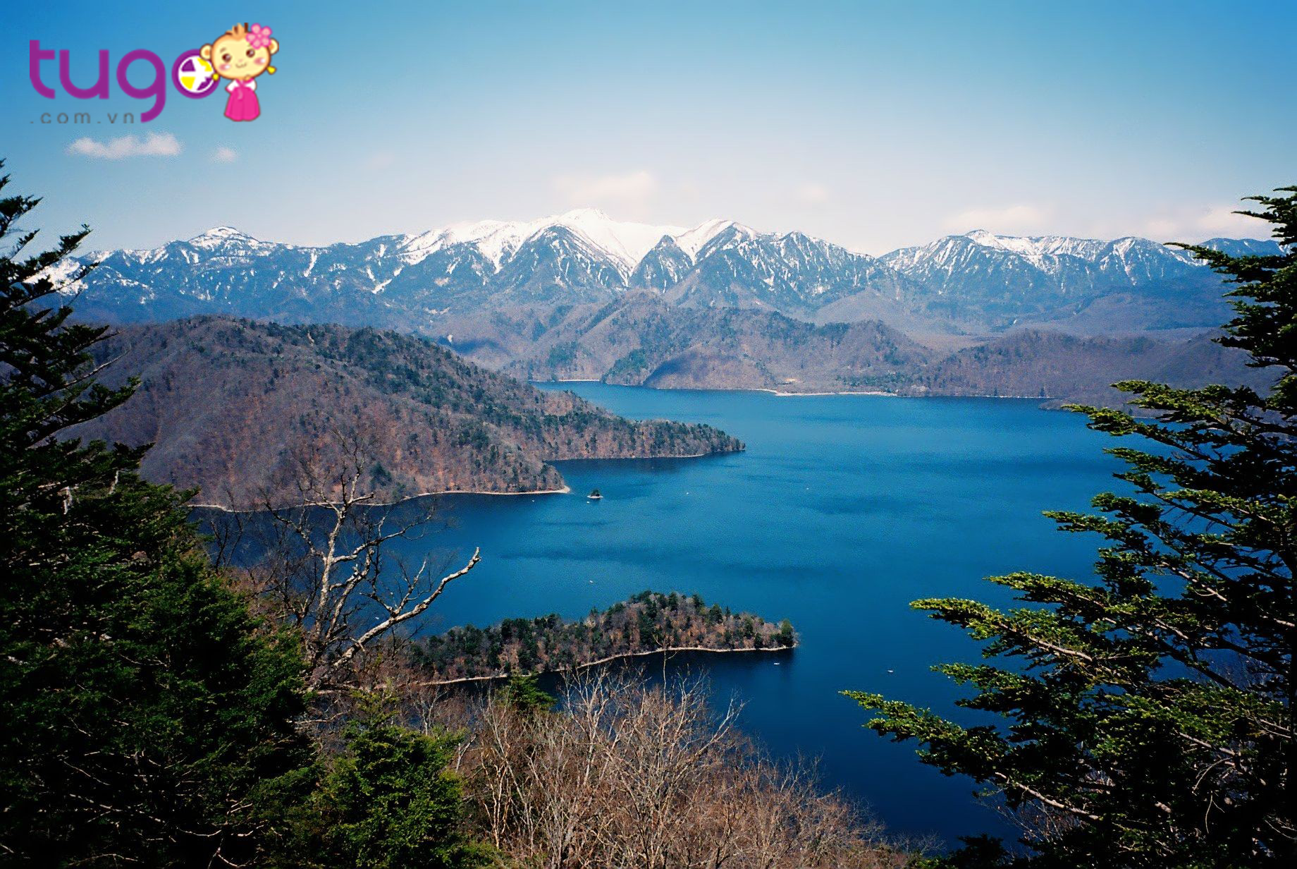 Hồ Nikko là hồ nước lớn nhất tỉnh Tochigi nổi tiếng với phong cảnh trữ tình, nên thơ
