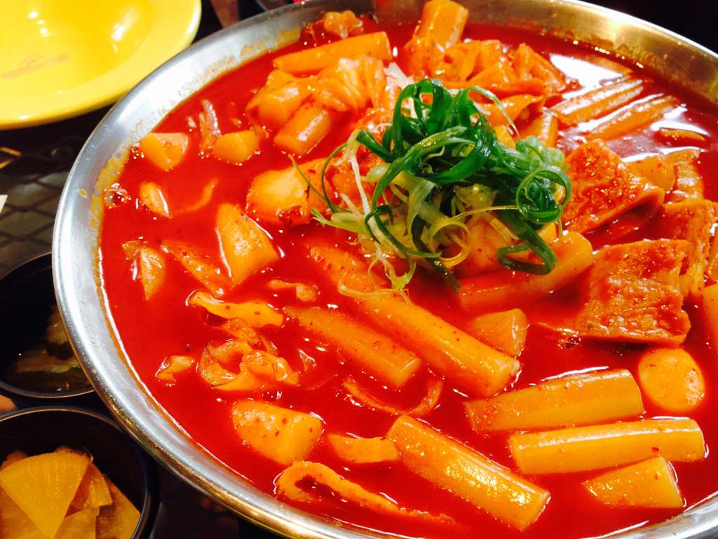 Bánh gạo cay – món ăn ưa chuộng của giới trẻ Hàn Quốc