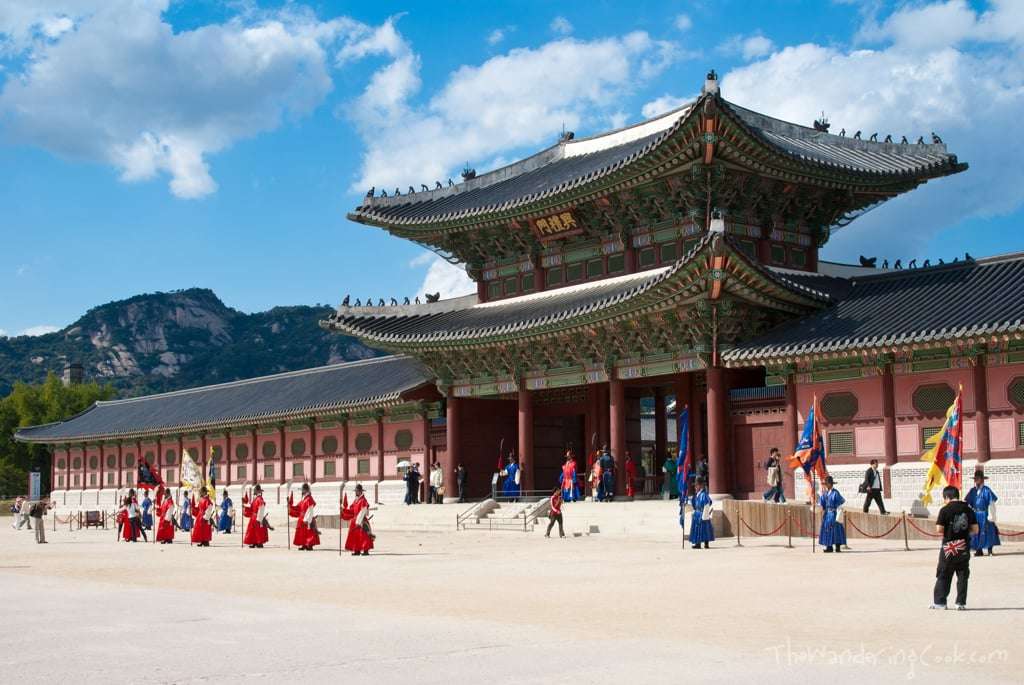 Cung điện Gyeongbok giúp bạn quay trở về với thời hoàng kim của nền phong kiến Hàn Quốc