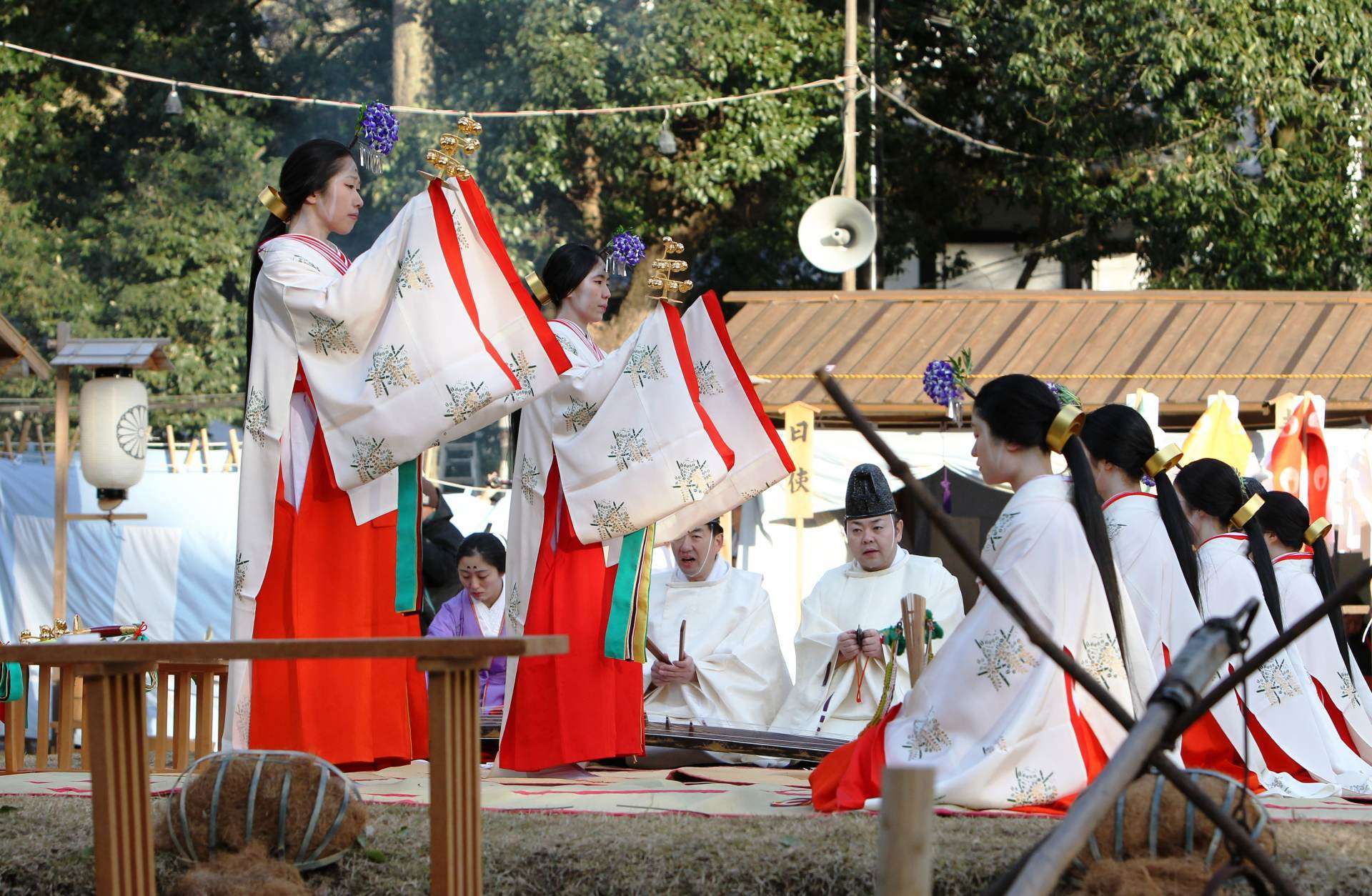 Lễ hội Kasuga Wakamiya On-Matsuri  tại Nara là cơ hội cho bạn trải nghiệm âm nhạc dân gian huyền ảo của Nhật Bản