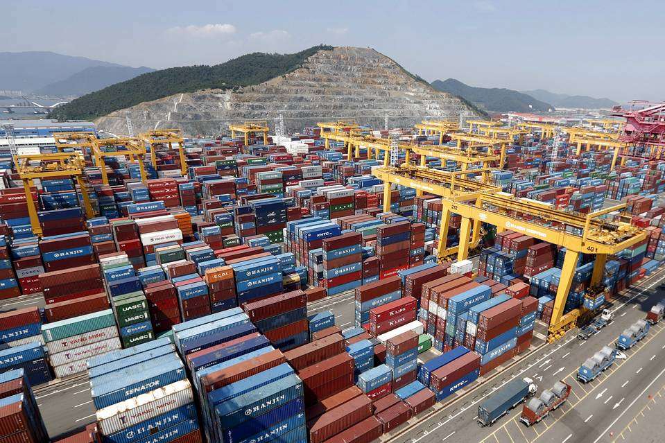 Cảng Busan nhộn nhịp