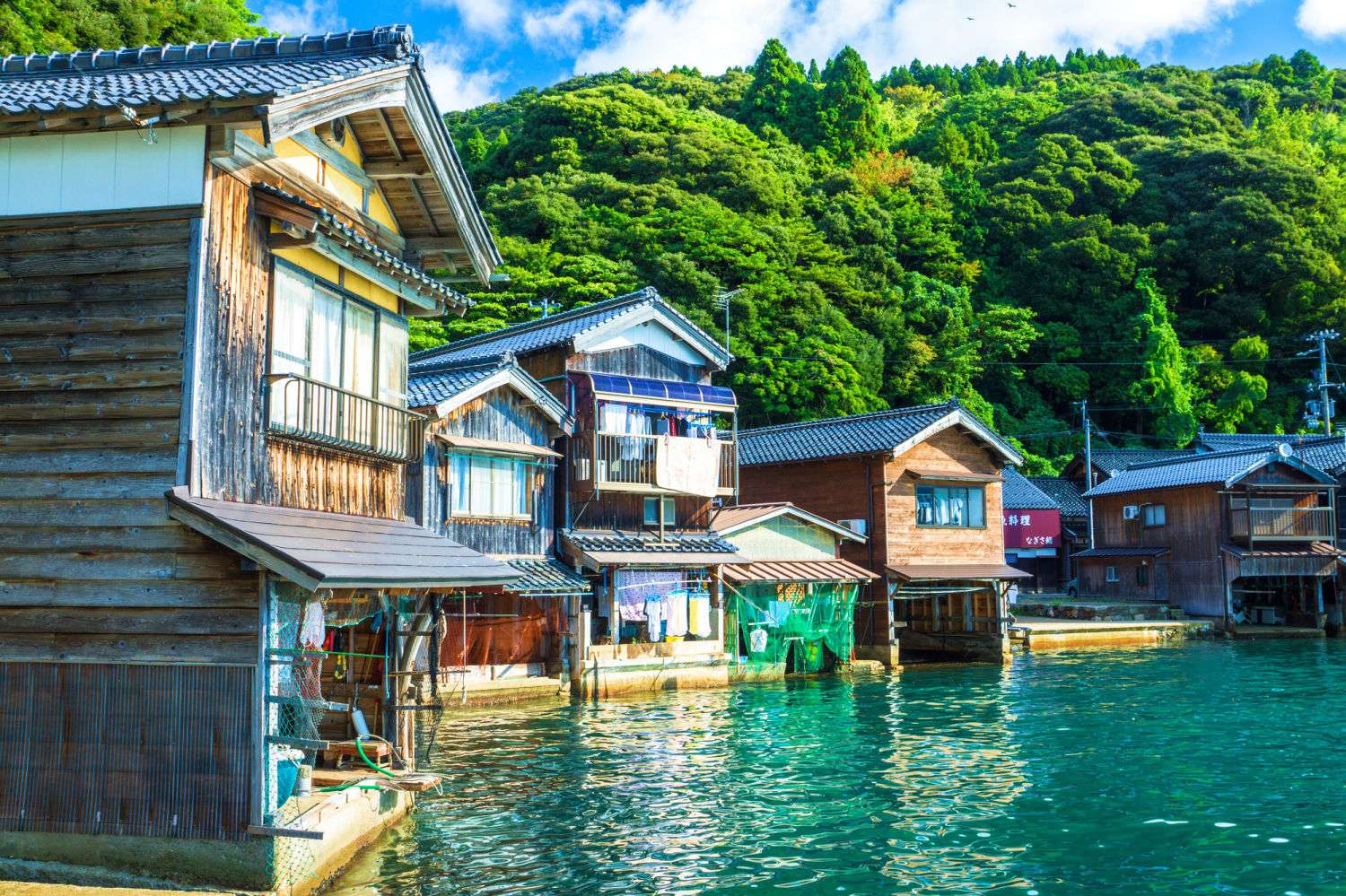 Tour du lich giá rẻ nước ngoài đến Nhật Bản khám phá Ine No Funaya sẽ làm bạn hài lòng