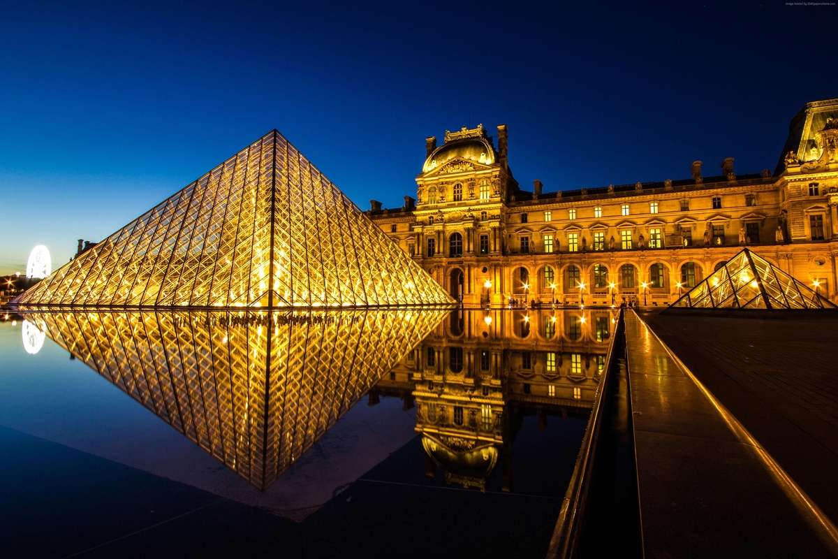  Bảo tàng Louvre nổi tiếng