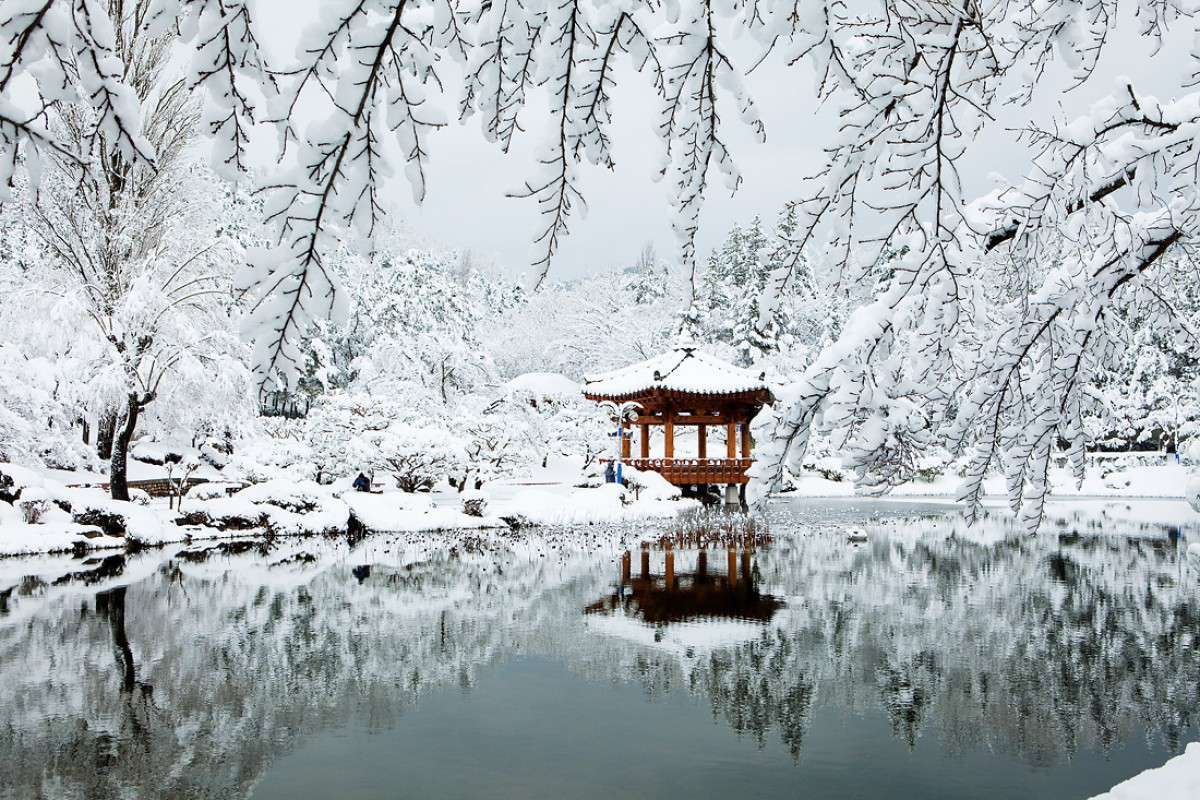 Mùa đông Hàn Quốc tuyết rơi bao phủ mọi khung cảnh 