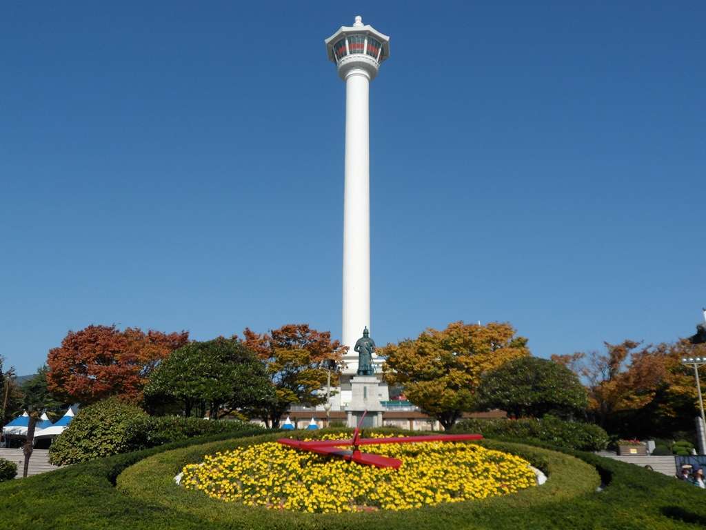 Tại tháp, bạn có thể ngắm toàn cảnh thành phố Busan tuyệt đẹp