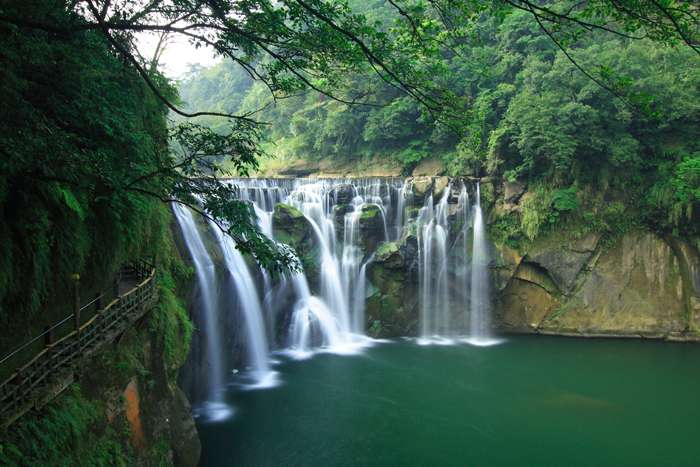 Thác Thập Phần Shifen là thác nước tầng lớn nhất ở Đài Loan