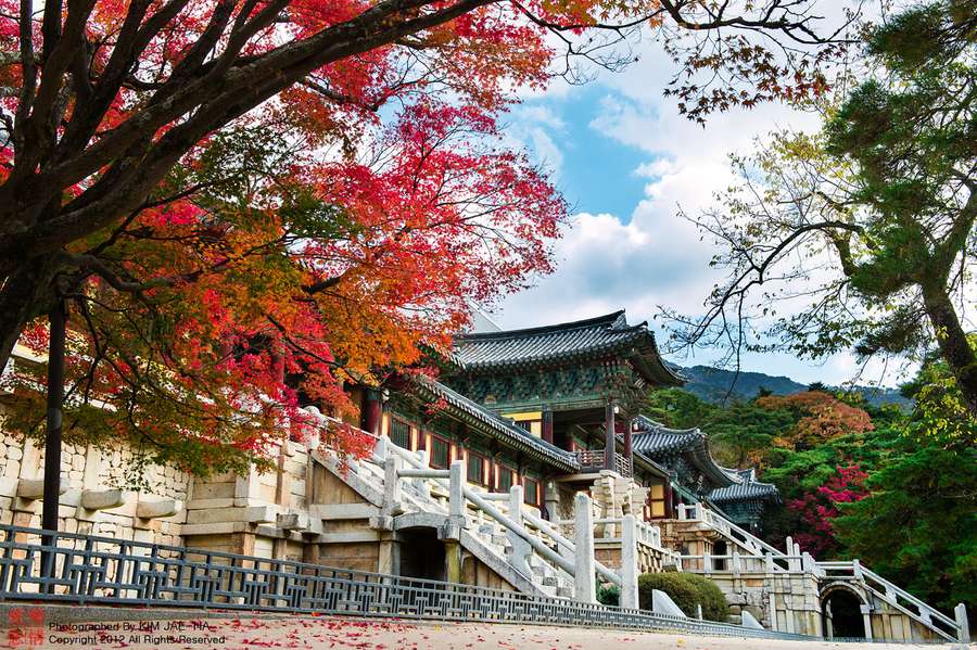 Đừng quên mang theo ít nhất một bộ trang phục lịch sự để tham quan các đền chùa ở Hàn Quốc