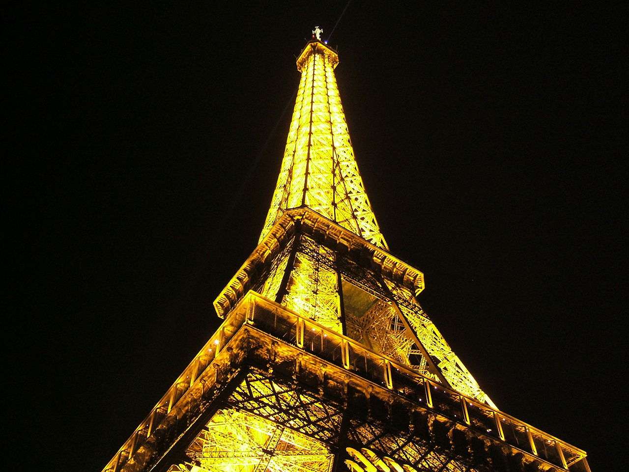 Biểu tượng muôn đời của nước Pháp-tháp Eiffel