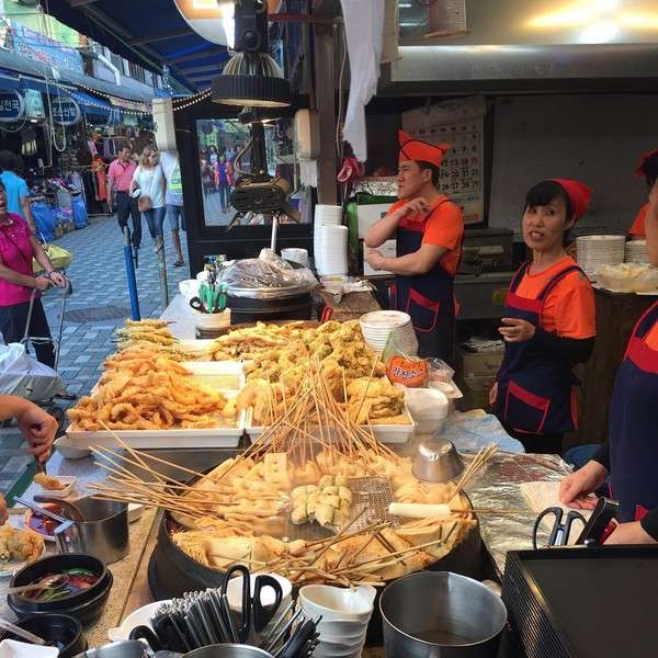 Chả cá Odeng là món ăn đậm chất đường phố nổi tiếng nhất tại Seoul