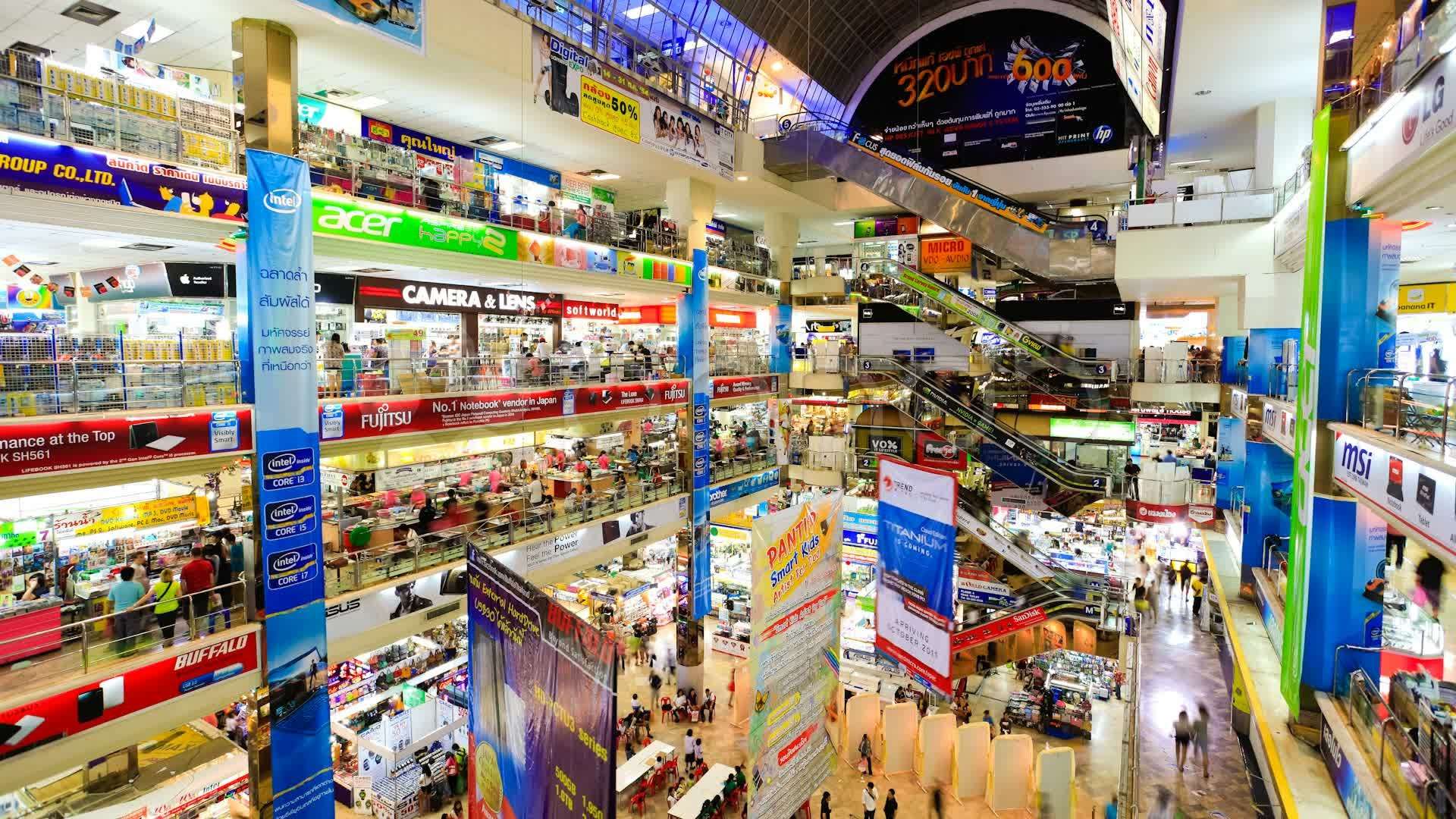 Đây là trung tâm mua sắm lớn nhất ở Bangkok về thiết bị điện tử. 