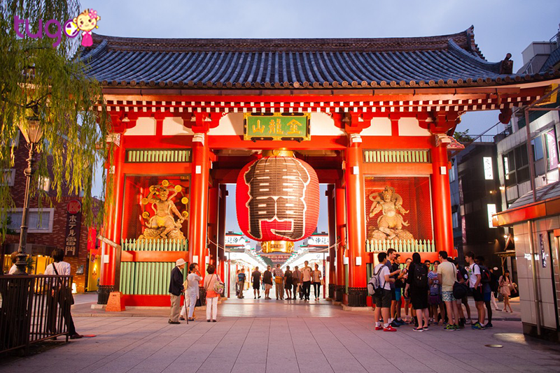 Asakusa là một trong những ngôi chùa nổi tiếng của Nhật Bản