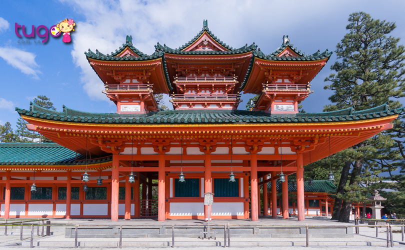 4_Đền Heian Jingu thu hút đông đảo đến ghé thăm mỗi năm nhờ vào kiến trúc vô cùng độc đáo và đẹp mắt