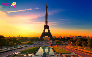 Tháp Eiffel là một trong những nơi được nhiều cặp đôi lựa chọn để tham quan