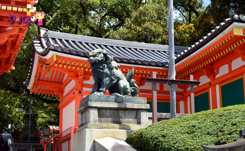 7_Ngôi đền còn được gọi là đền Gion với lịch sử lâu đời mang nét đẹp đậm chất đặc trưng của Nhật Bản