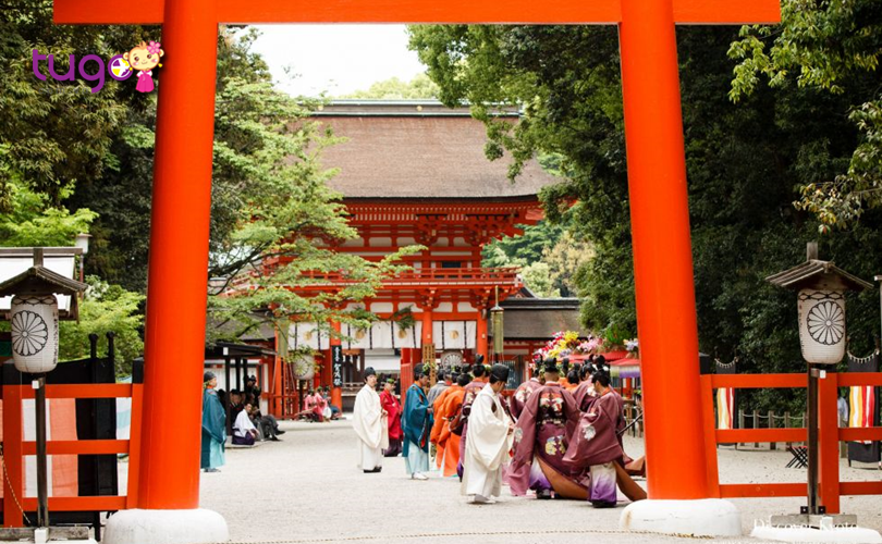 8_Đền Shimogamo-jinja được xây dựng vào năm 794 – 1185, ở thời Heian, thậm chí những cây đại cổ thụ trong khuôn viên chùa cũng có từ thế kỷ 15