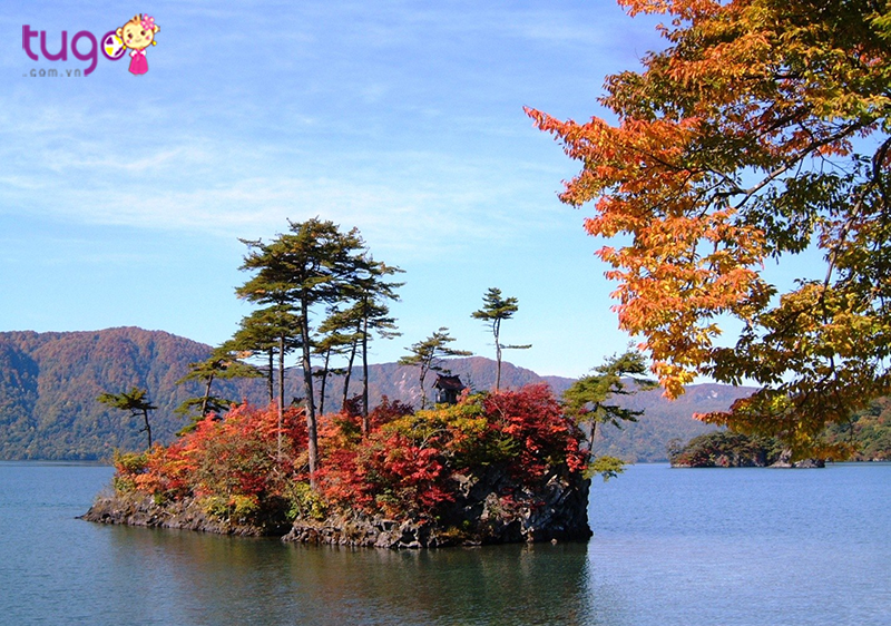 Hồ Towada với quang cảnh đẹp như tranh vẽ