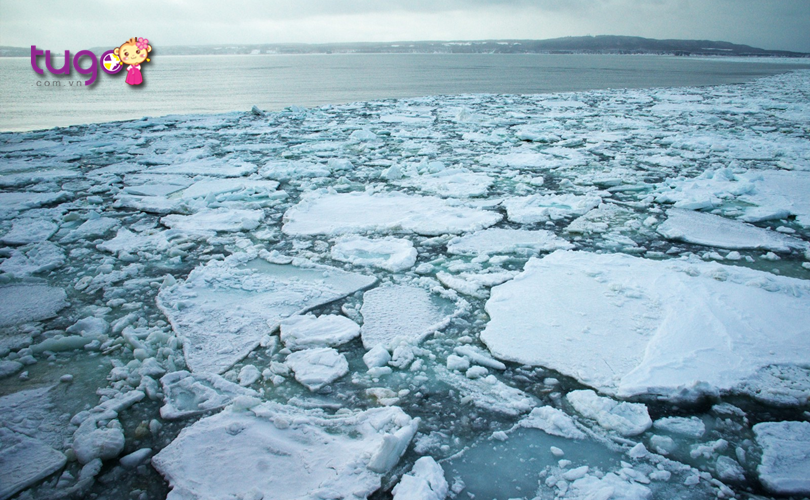 Biển Okhotsk nổi tiếng với khung cảnh băng trôi vô cùng ấn tượng