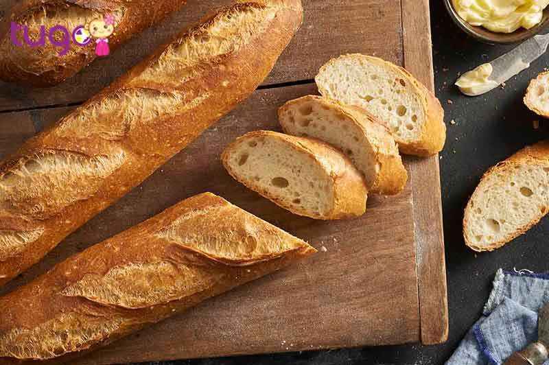 Ở Pháp, bánh mì được dùng phổ biến trong các bữa ăn hàng ngày