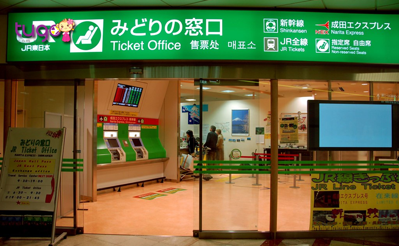 Du khách có thể chọn mua vé Shinkansen tại các nhà ga JR ở Nhật Bản