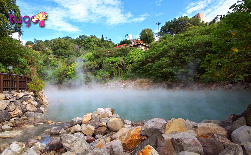 Du khách có thể đầm mình trong dòng suối nước nóng ở Xinbeitou để xua tan bao áp lực, căng thẳng của cuộc sống thường ngày