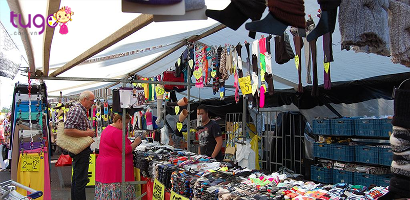 Chợ Albert Cuypmarkt được xem là ngôi chợ phố ngoài trời nhộn nhịp nhất ở châu Âu
