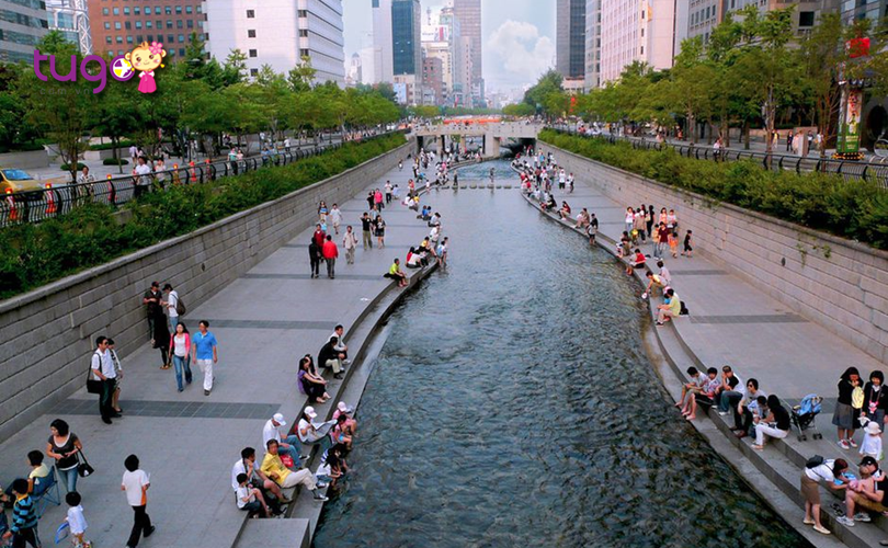Dòng suối nhân tạo Cheonggyecheon - “Lá phổi xanh” giữa lòng thành phố Seoul