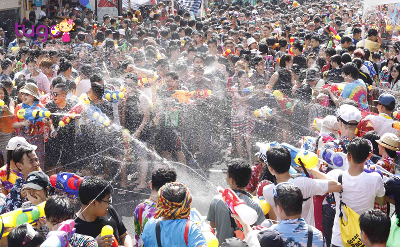 Không khí rộn ràng và vui nhộn của lễ hội té nước ở Thái Lan