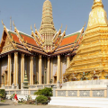 Khi du lịch ở Thái Lan, du khách nên hạn chế chụp ảnh các bức tượng Phật và mặc trang phục lịch sự, kín đáo,...