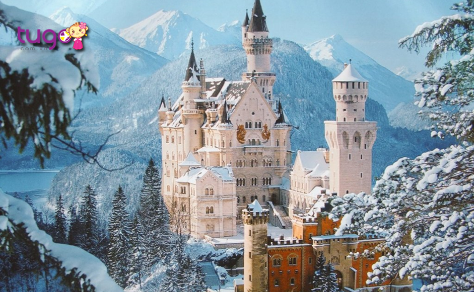 Khung cảnh lâu đài Neuschwanstei giữa mùa đông