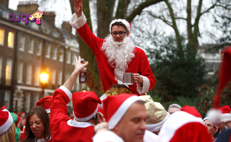 Không khí Giáng Sinh tràn ngập mọi nẻo đường với sự kiện diễu hành của các ông già Noel