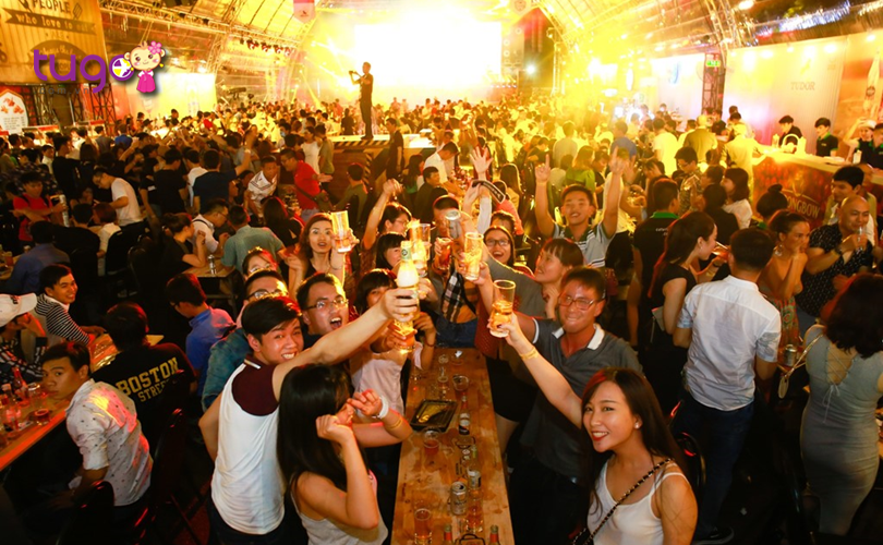 Không khí rộn ràng, náo nhiệt tại lễ hội bia ở Thái Lan
