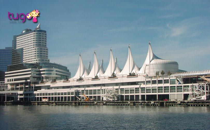 Kiến trúc độc đáo của công trình Canada Place nổi tiếng