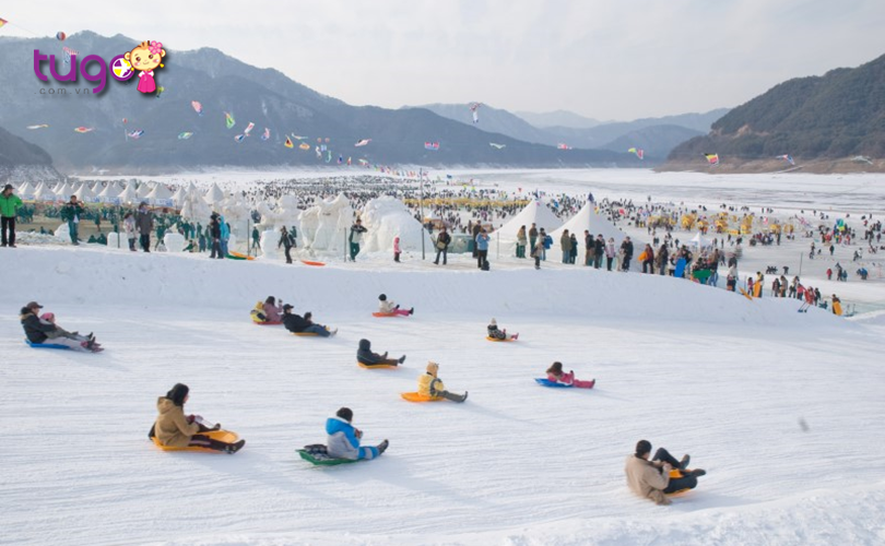 Lễ hội sông băng Hwacheon Sancheoneo diễn ra nhiều hoạt động hấp dẫn mang đến cho du khách vô số những trải nghiệm thú vị