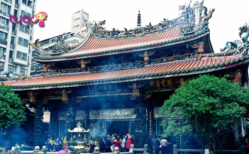 Nét đẹp đầy cổ kính nơi đền Long Sơn ở Đài Loan
