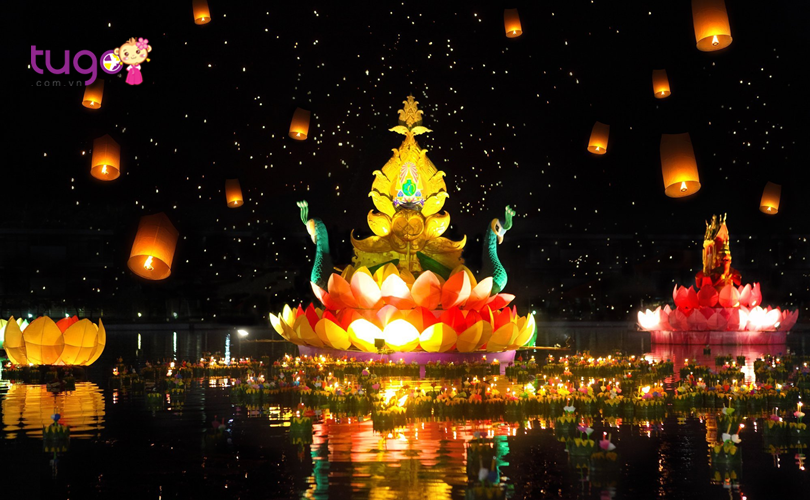 Những chiếc đèn rực rỡ thắp sáng cả trời đêm trong lễ hội Loy Krathong