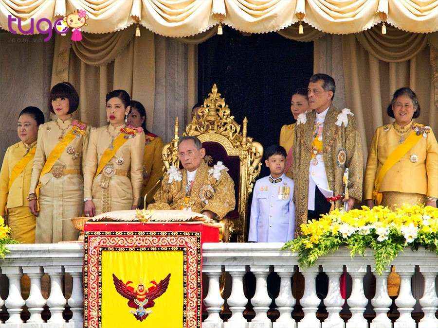 Mỗi người dân Thái Lan đều có niềm tôn kính và ngưỡng mộ với vua và hoàng gia Thái Lan