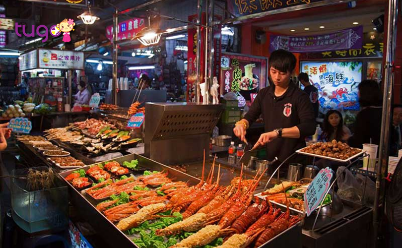 Những món ăn đầy hấp dẫn được bày bán phổ biến tại chợ đêm Lục Hợp