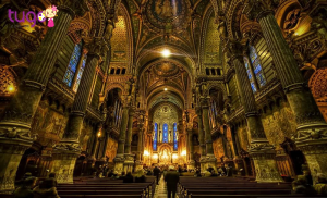 Là nhà thờ Chánh tòa công giáo có kiến trúc lối Gothic tiêu biểu và nổi tiếng thế giới