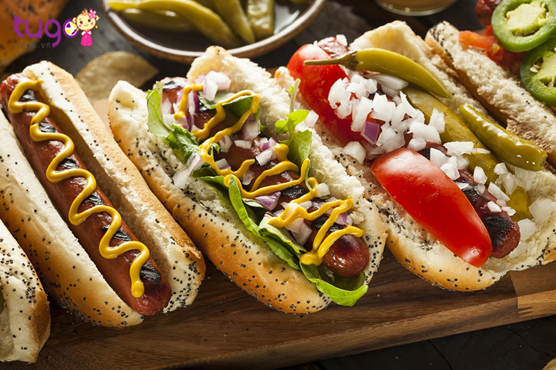 Ở Mỹ hot dog khá phổ biến, độ nổi tiếng của nó lan rộng ra nhiều nước trên thế giới
