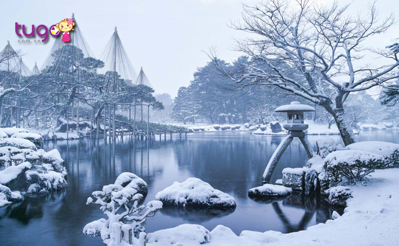 Tuyết trắng bao phủ mọi nơi ở vườn Kenrokuen khi mùa đông về