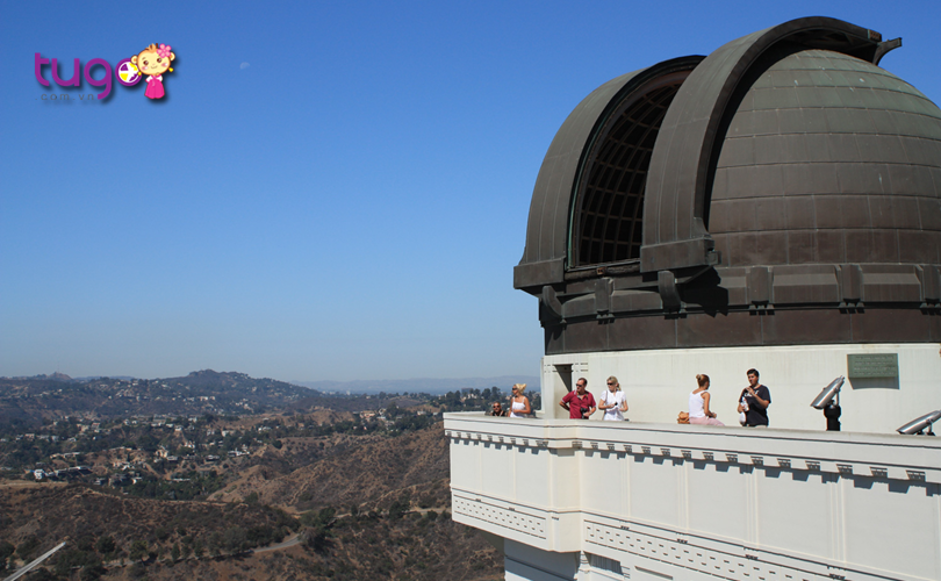 Từ đài thiên văn Griffith Observatory, du khách có thể tận mắt ngắm nhìn vẻ đẹp hoành tráng của thành phố