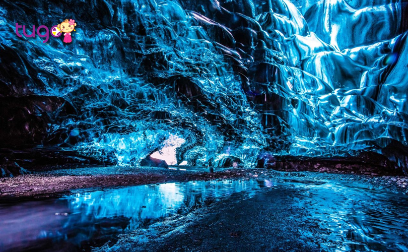 Vẻ đẹp kì vĩ của hang động băng Vatnajökull ở Ireland