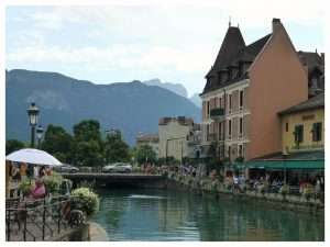 Annecy đây là thị trấn lớn nhất ở vùng Haute-Savoie