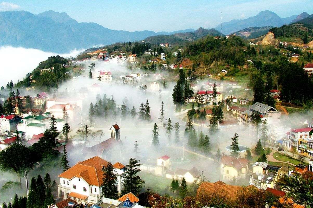 Sapa - thành phố sương mù thu hút rất nhiều khách du lịch